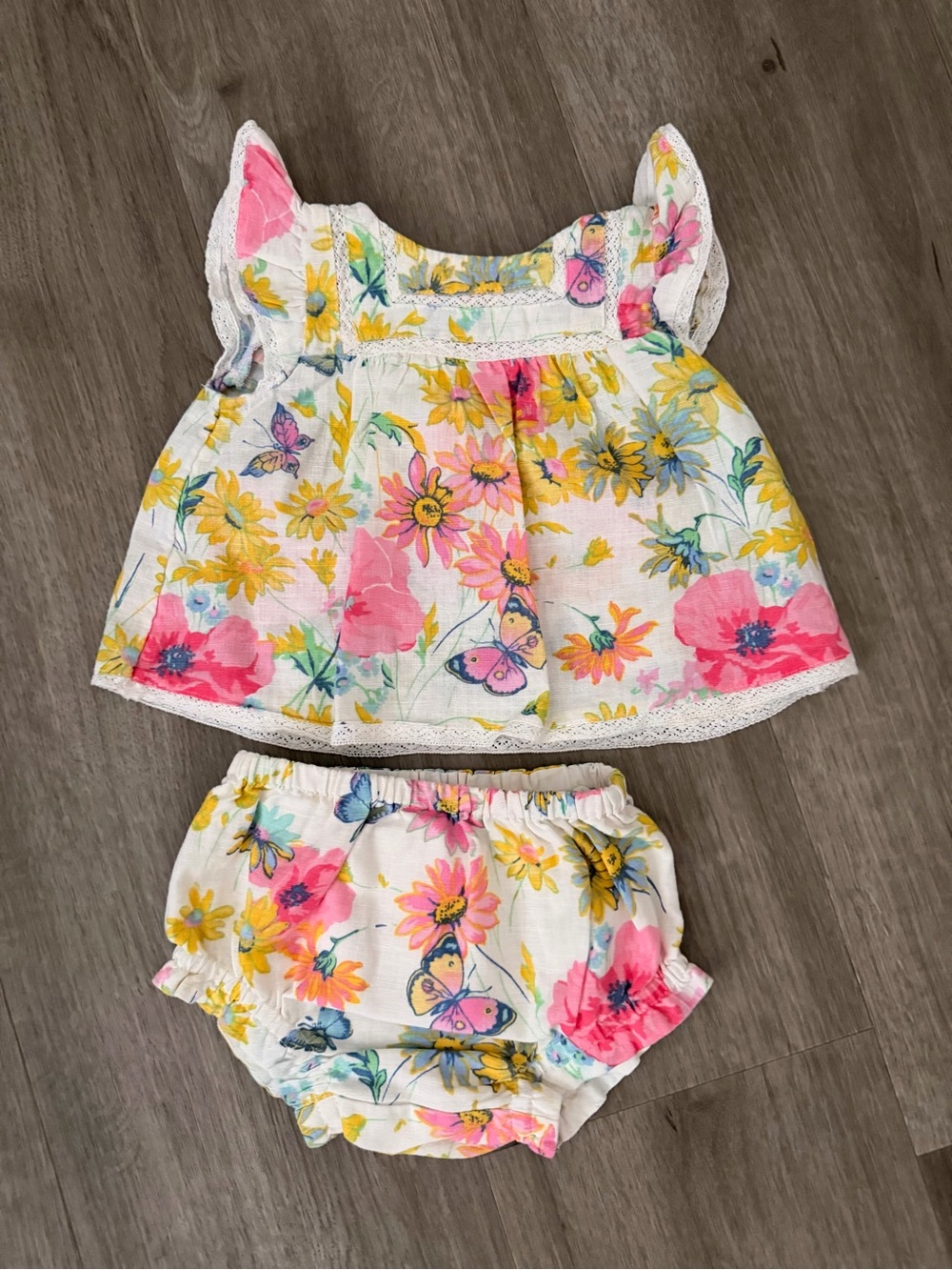 GAP Baby Two-Piece Floral & Butterfly Set in White, Pink & Yellow
